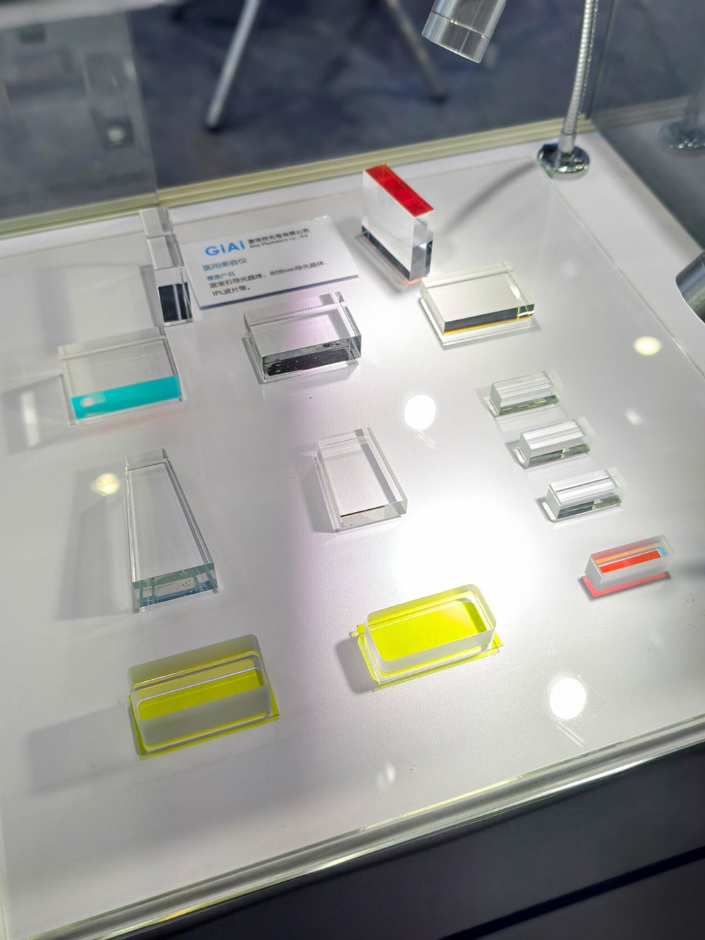 濾光片 激埃特光電CMEF2025春季展醫用美容儀展品