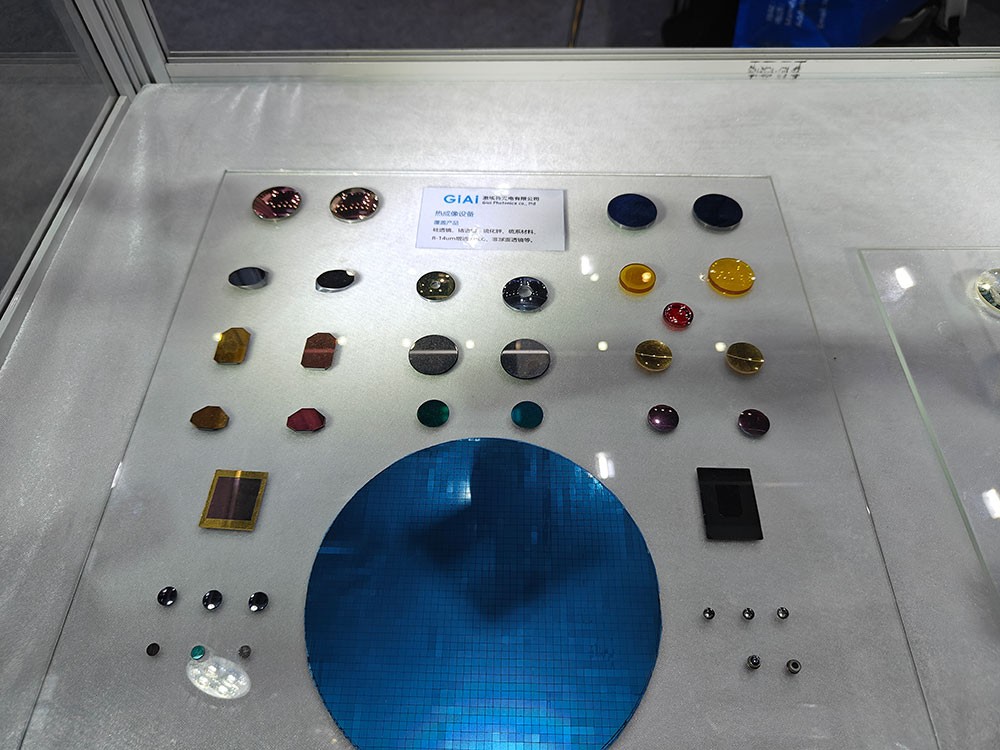 濾光片 激埃特反射鏡及紅外透鏡展品